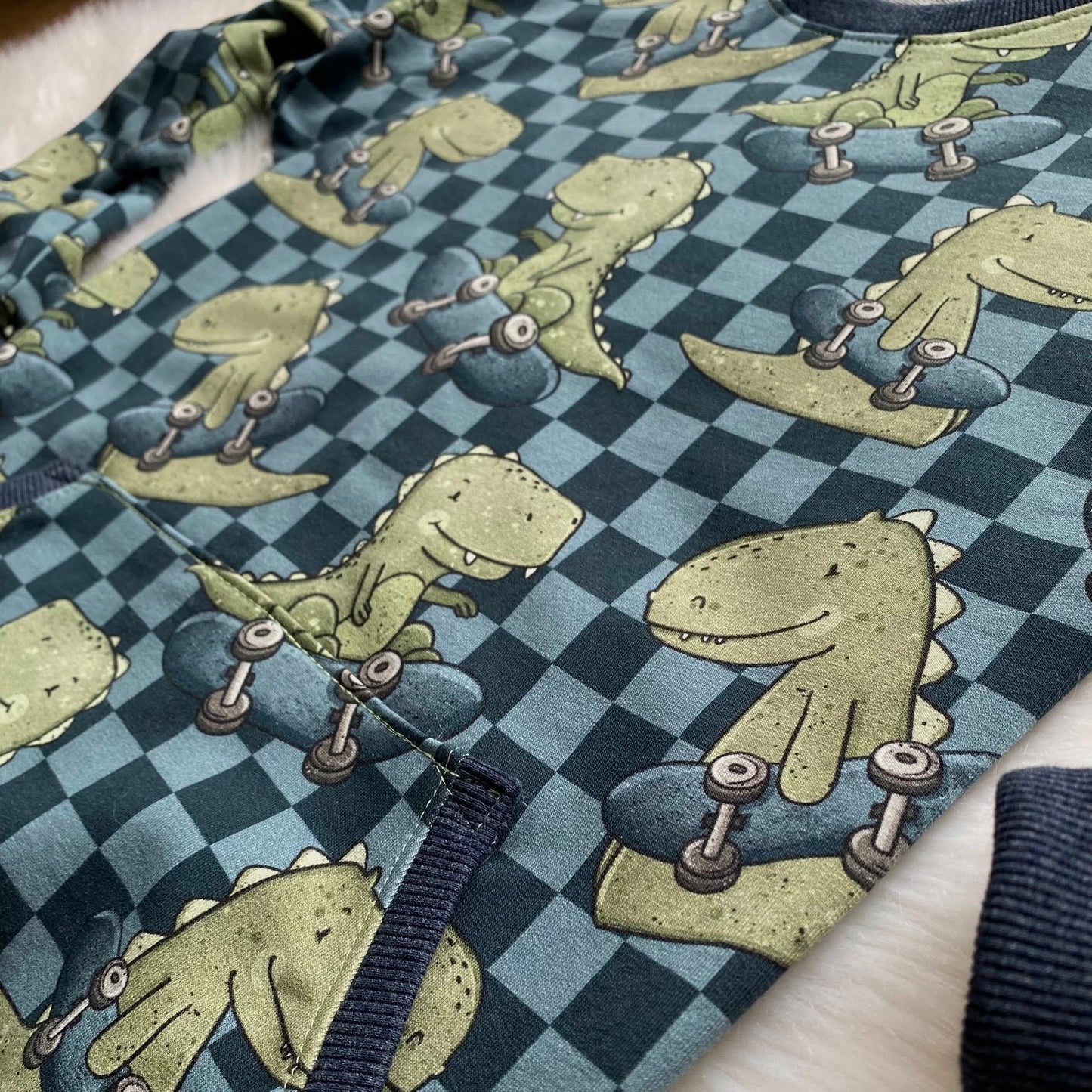 Skater Dino