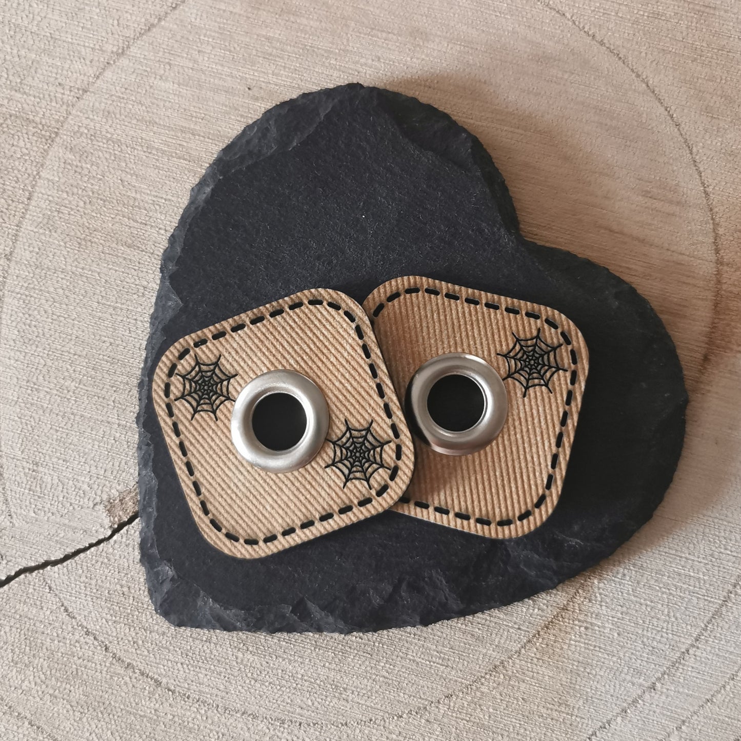Ösenpatch Spinnennetze