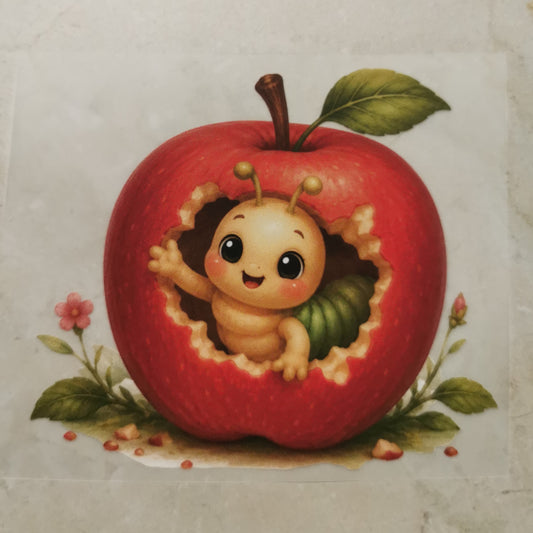 Bügelbild süße Raupe in Apfel